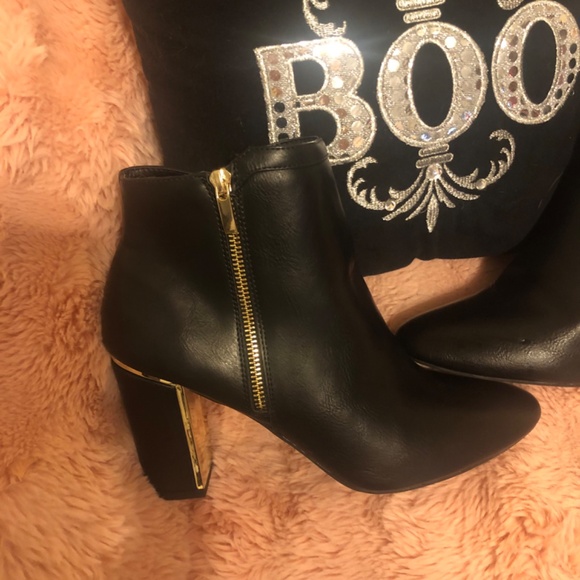 Like New Dunion black booties gold accent heel - Picture 2 of 3